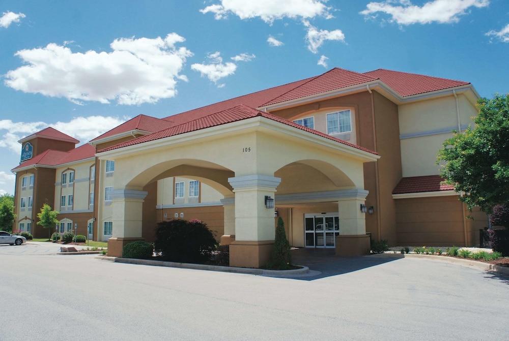 La Quinta By Wyndham Huntsville Airport Madison Exterior photo